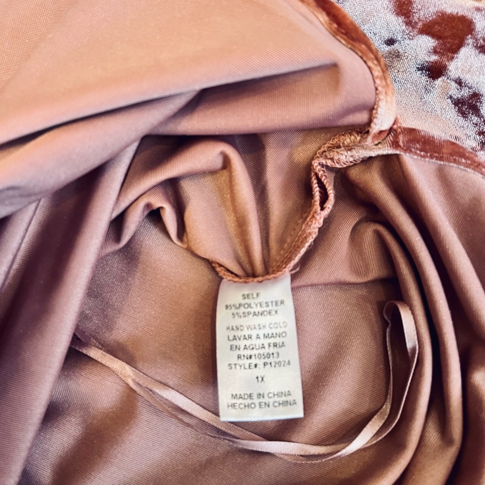 Andree By Unit Pink Velour Embroidered Tunic 3/4 Sleeve Size 1X - Picture 6 of 7